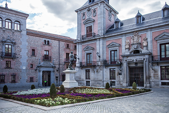 Plaza de la Villa - Madrid de los Austrias Walking Tour